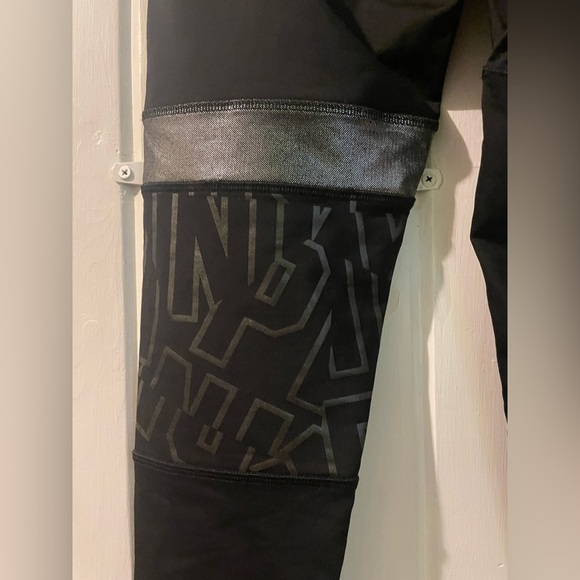 VS. PINK cropped ultimate leggings-small like new - Picture 5 of 7